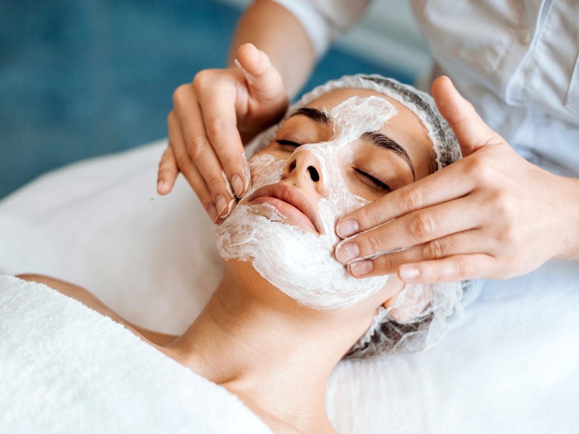 Why a Deep Cleansing Facial is Essential for Your Skincare Routine in Dubai