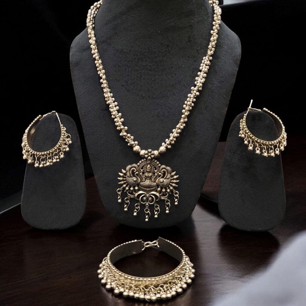 Neckless set