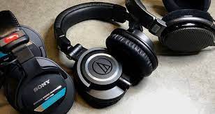 Exploring the Latest Growth of United States Headphones Market Size, and Trends (2025-2033)